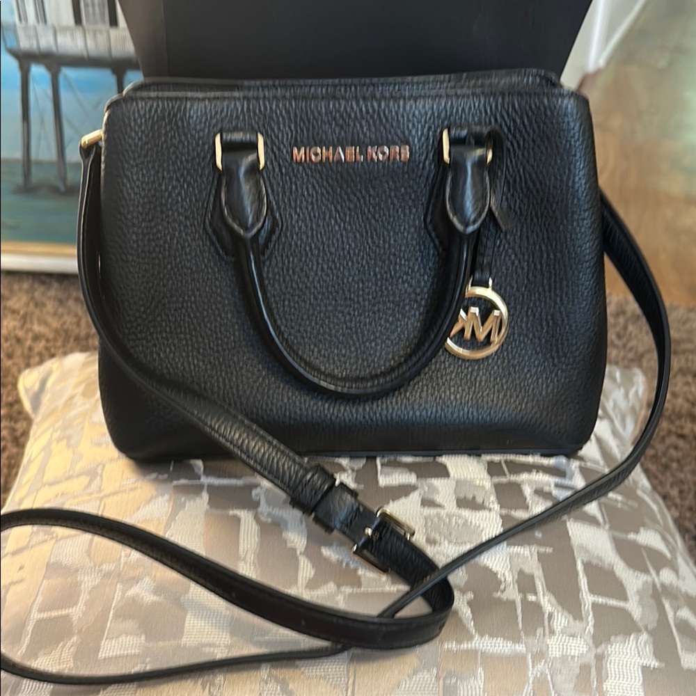 MICHAEL KORS PEBBLE LEATHER - LIKE NEW